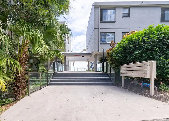 The Poplars, 2,36 Magnus Street - Comfortable Unit With Air Conditioning And Wi-Fi