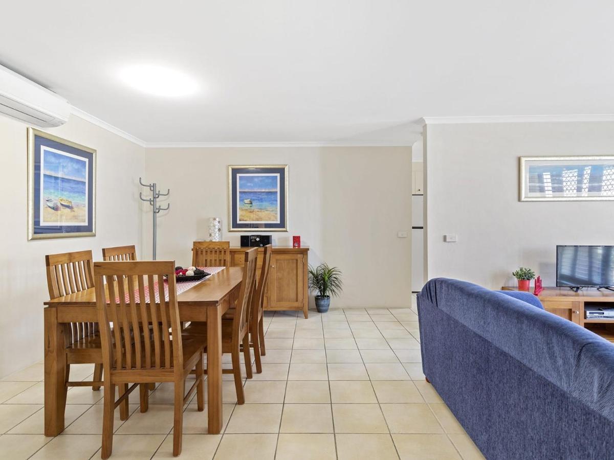 The Poplars, 2,36 Magnus Street - Comfortable Unit With Air Conditioning And Wi-fi *