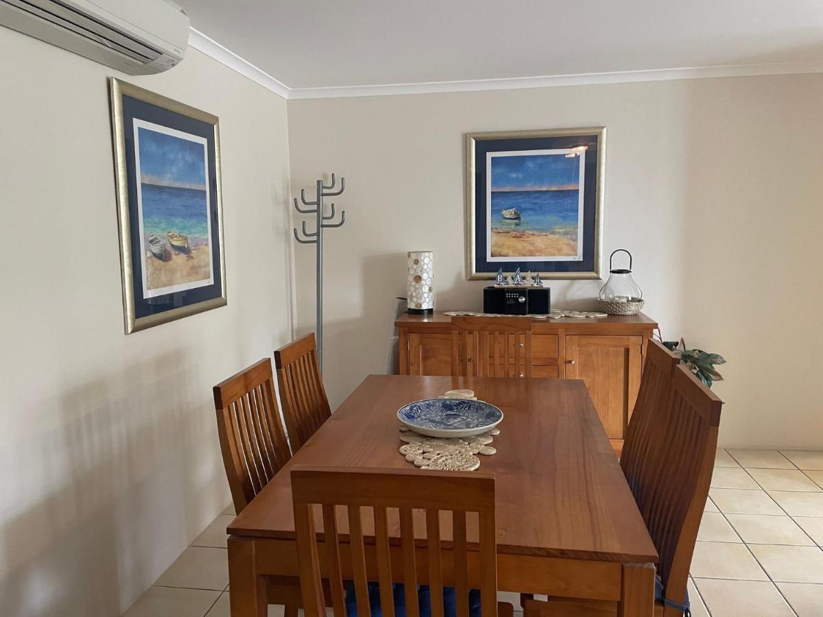 The Poplars, 2,36 Magnus Street - Comfortable Unit With Air Conditioning And Wi-fi